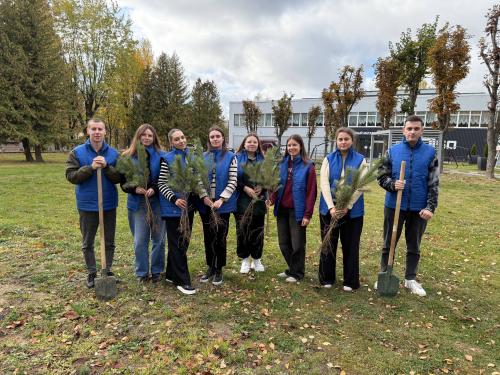 Молодежь ОАО «Ольса» высадили молодые саженцы на прилегающей территории к предприятию