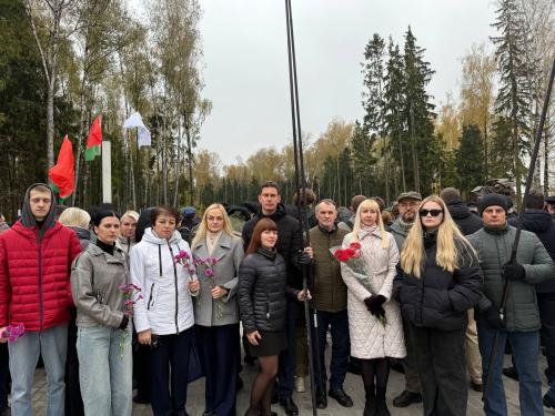 Молодежь ОАО « Ольса» приняла участие в траурном митинге по увековечению памяти погибших в ходе Великой Отечественной войны, обнаруженных при проведении поисковых работ